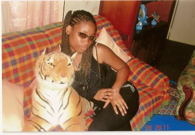 salut  c mon amie elle sapelle amy ndiaye